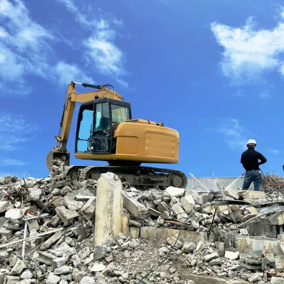 住宅の建て替えに伴う解体工事をできるだけ安く行いたい