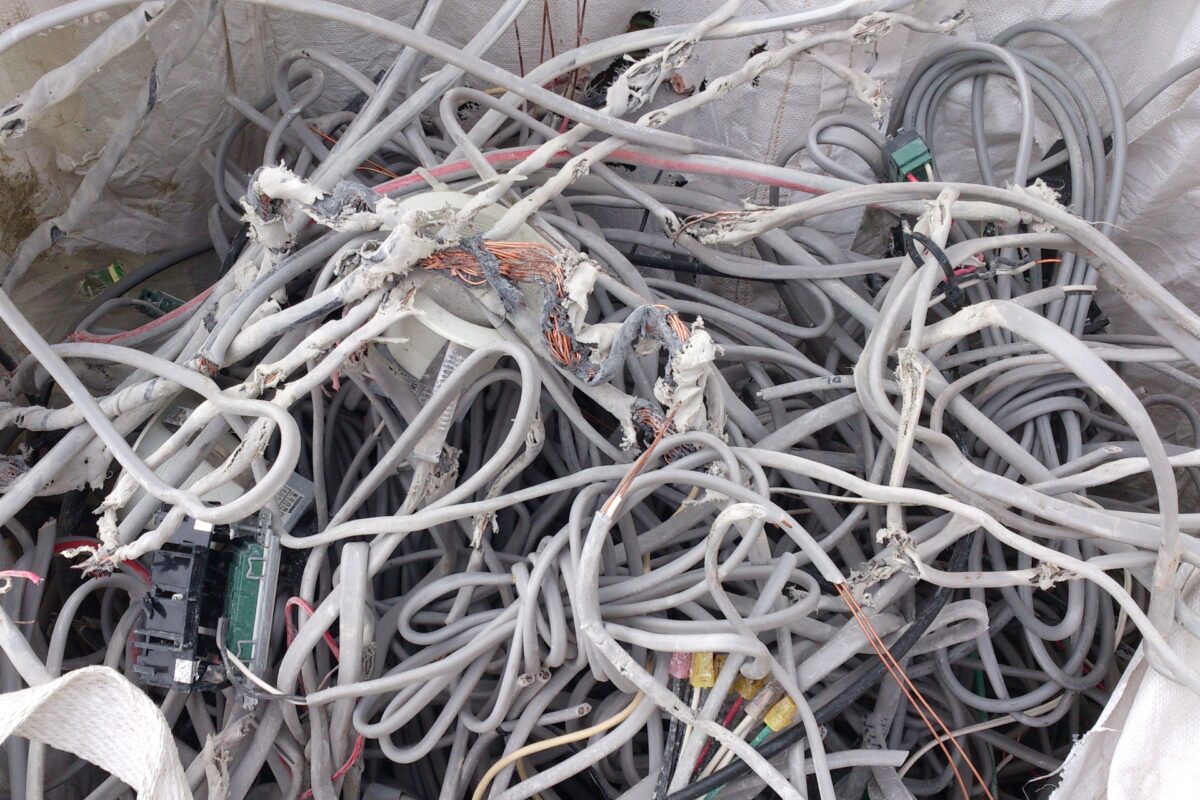 家解体前には電話線以外のケーブル・ライフラインの撤去も必要！
