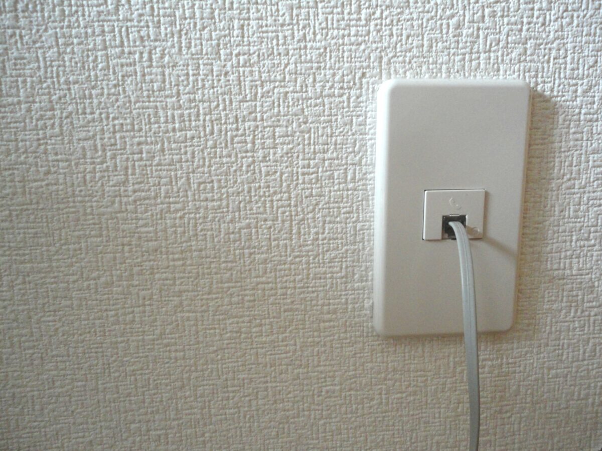 家の解体工事前には電話線の取り外しが必要