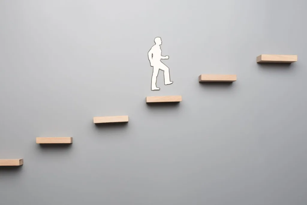 階段を登る様子
